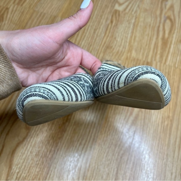 Restricted Buckle Dorsay Aztec Canvas Fabric Bohemian Pointed Toe Flats Size 10 - Picture 13 of 13